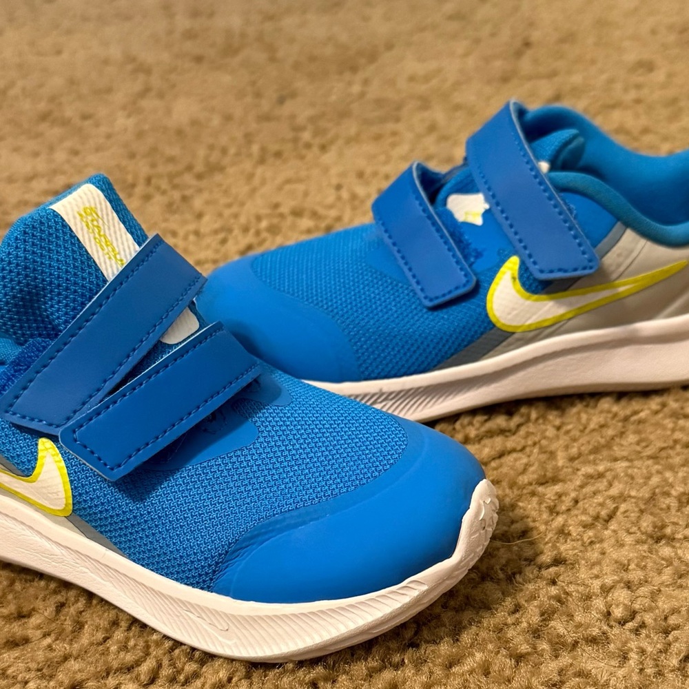Nike Kids Sneakers in Blue and Yellow